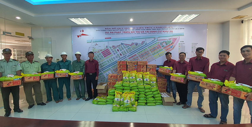 Hoạt động tặng quà tết cho CB - CNV Công ty Cổ phần Đầu tư và Phát triển Đô thị Dầu khí Cửu Long